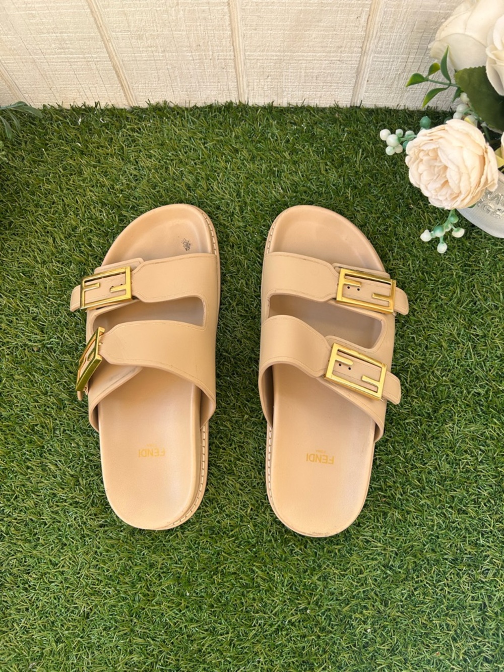 Fendi
F Buckle Leather Slide Sandals
$995
Color:BEIGE
Gently used
9.5B / 39.5EU - Picture 11 of 16